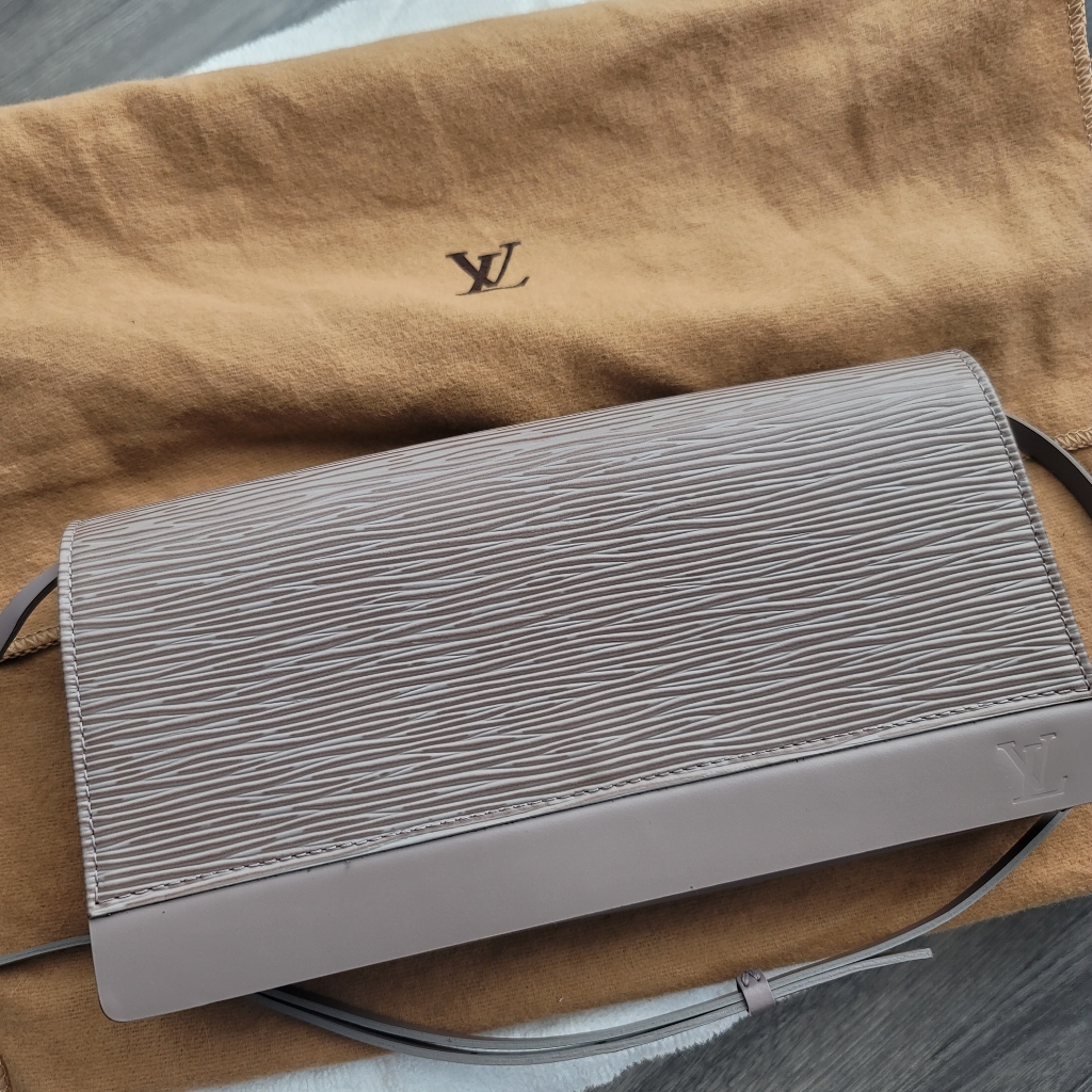 Louis Vuitton Epi Leather Honfleur Lilac Pochette